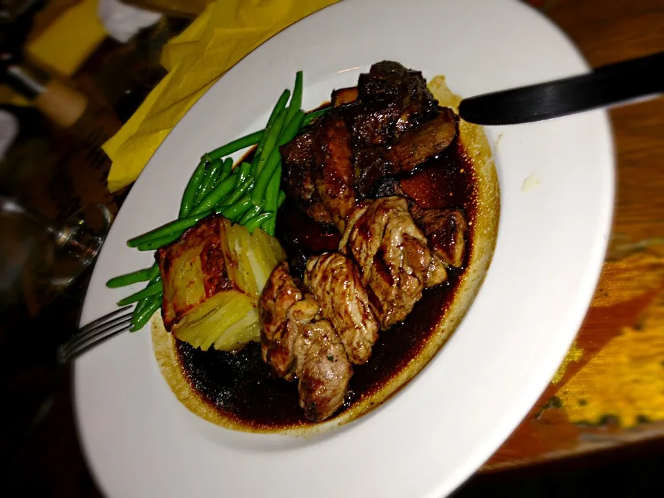 Roast Duck with dauphinoise Potatoes and Crisp Green beans served with a port and Orange jus|Stef Gさん