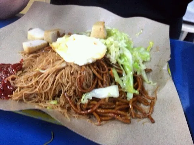 beehoon and noodles.. I stole some noodles off from hubby's plate|Lilianさん