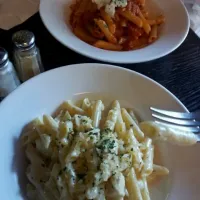 Snapdishの料理写真:cream and tomato penne|karenyuenさん