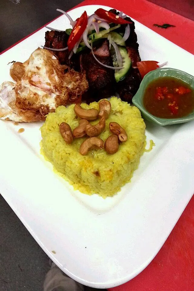 Nam (pork Spareribs)with yellow coconut Rice,cashews &  fried egg.|Joey Tavares Limさん