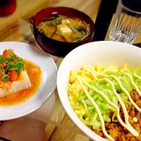 豆腐三昧(^o^)豆腐そぼろ3色丼、アンチョビとトマトのイタリアン冷奴、豆腐ともやしのお味噌汁|Akane Yamaguchi Nakatsuruさん