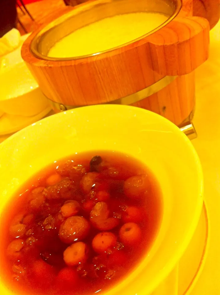 Bean curd pudding with sweetened longan & beans|skyblueさん