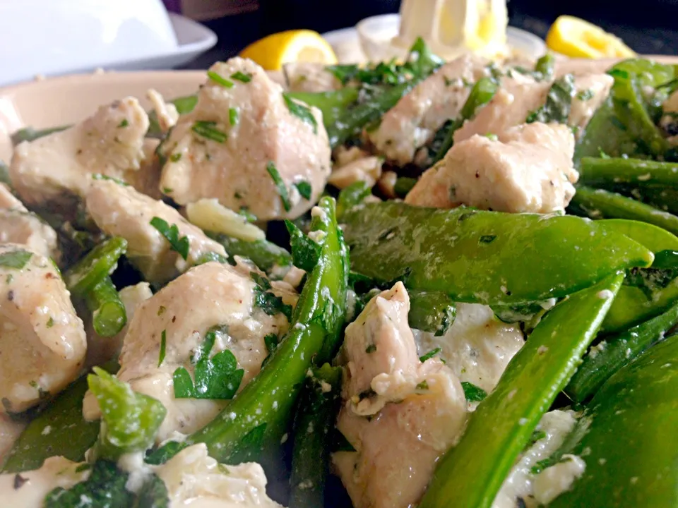 Lemon chicken with mangetout and fine green beans|Tracey Jamesさん