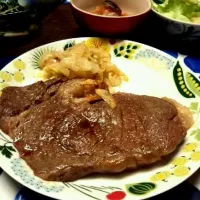 Snapdishの料理写真:旦那のオトコの料理1 ステーキ|むきーなさん