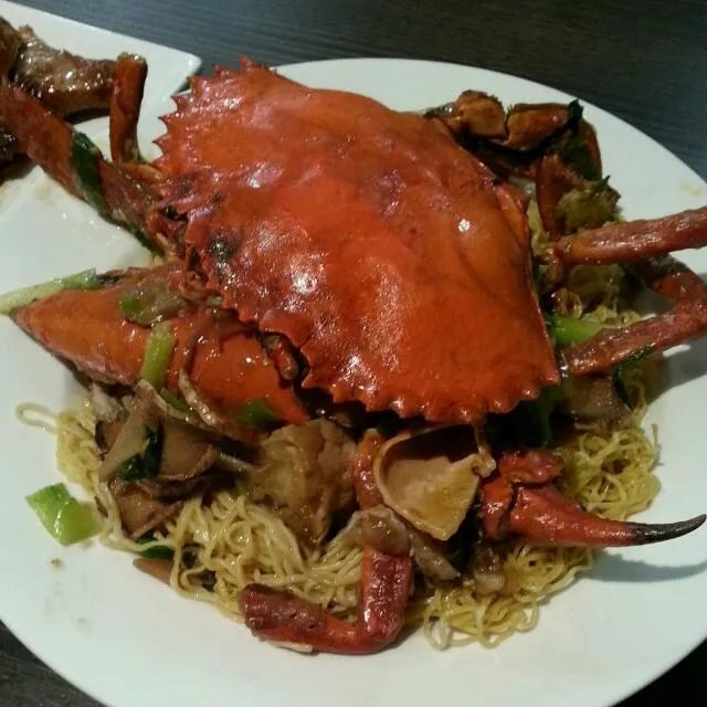 Crab with Ginger, Spring onion & thin egg Noodle.|Joey Tavares Limさん