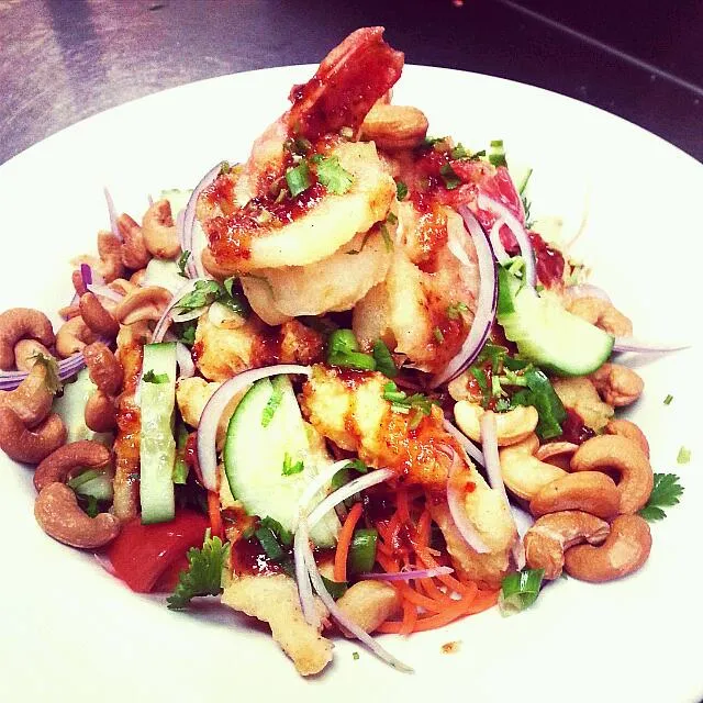 Yum Sam Grob. (Battered Prawn & Calamari with cashew nut)|Joey Tavares Limさん