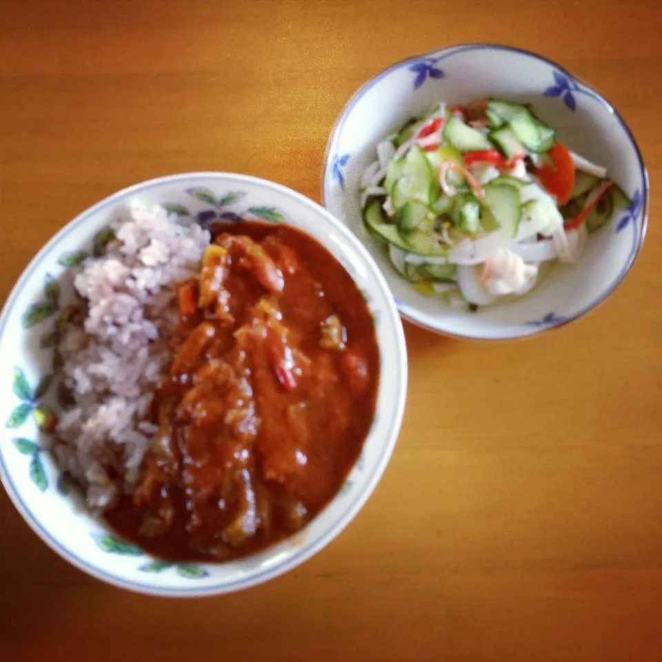 Snapdishの料理写真:カレー、胡瓜とシーフードのサラダ|mamiさん