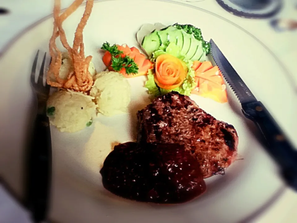 Snapdishの料理写真:Tenderloin Steak with Red Wine|Marcellaさん