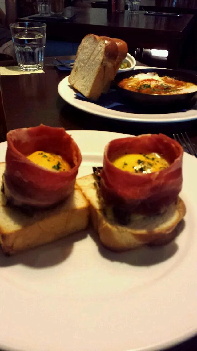 Snapdishの料理写真:Egg benedict :p|shiman blueeさん