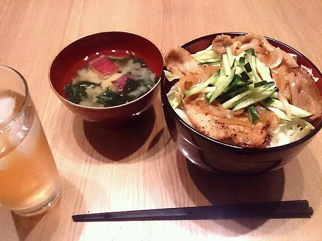 Snapdishの料理写真:豚のしょうが焼き丼にさつまいものお味噌汁|SibuSibuさん