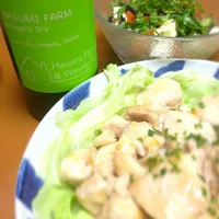 鶏胸肉のマーマレードソテーと夏野菜とモッツァレラのバジルサラダ、はすみふぁーむ＆ワイナリーのナイアガラ・ドライ|おひさまやさん