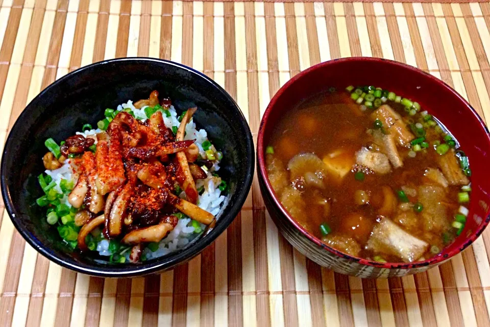 Snapdishの料理写真:〆は ぷりん体さんのゲソ丼😋|Rieさん