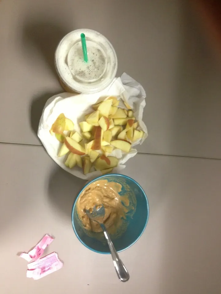 Apples and PB2 and unsweetened green tea|devin sさん