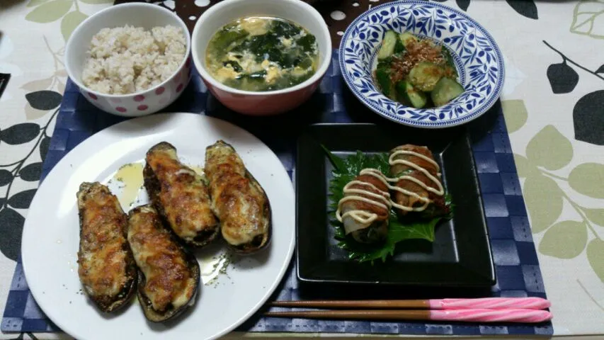 なすびの肉詰め、オクラと大葉の豚肉巻き、キュウリおかか、卵ワカメスープ、麦ご飯|杉村愛さん