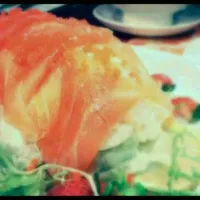 Snapdishの料理写真:smoked salmon and  fruits salad|landeshukさん