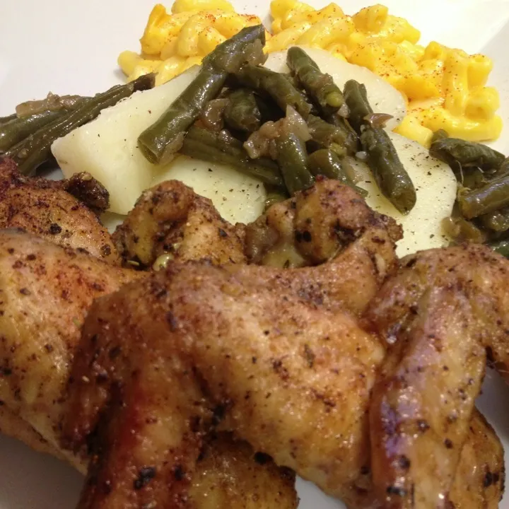 Baked Cajun Wings, 3 Cheese Mac, Organic String Beans & Potatoes|Curt Chillさん