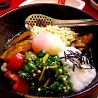 夏野菜冷やし麺、近所のらーめん屋さんの夏メニュー＼(^o^)／  らーめんと言うよりは、きしコロ（冷やしきしめん）のようでした。和風の出汁がきいていた。|Atsueさん