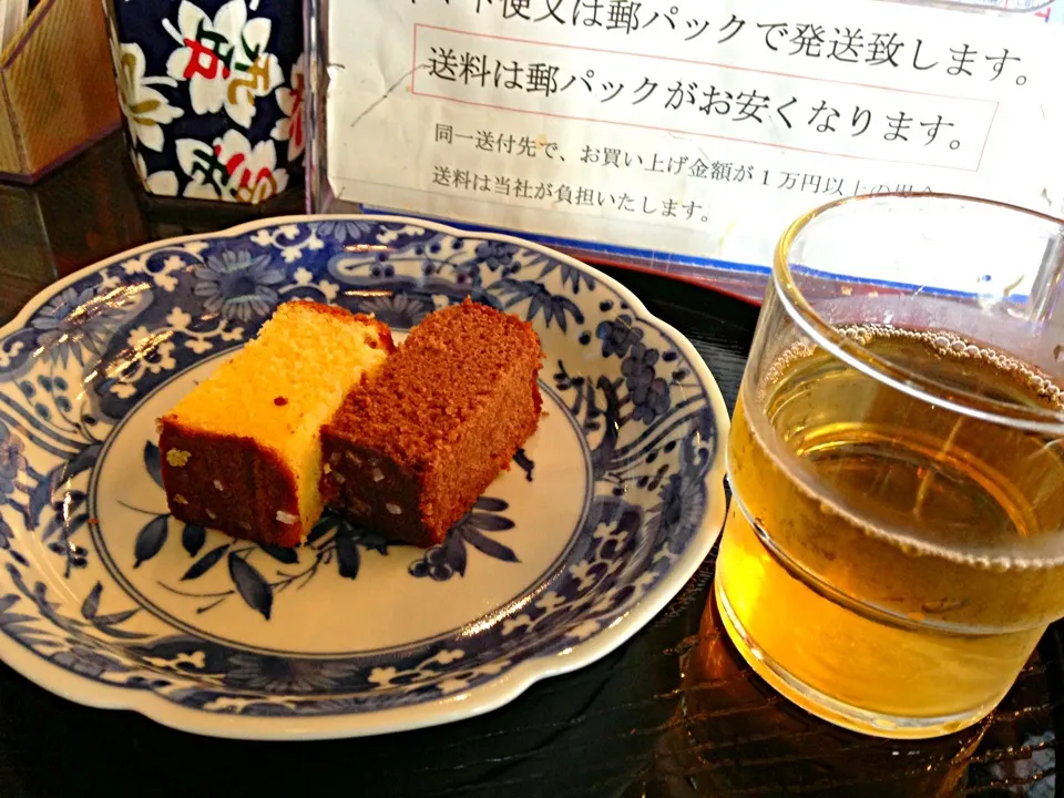 Snapdishの料理写真:試食カステラ＆お茶|kutsuna ippeiさん