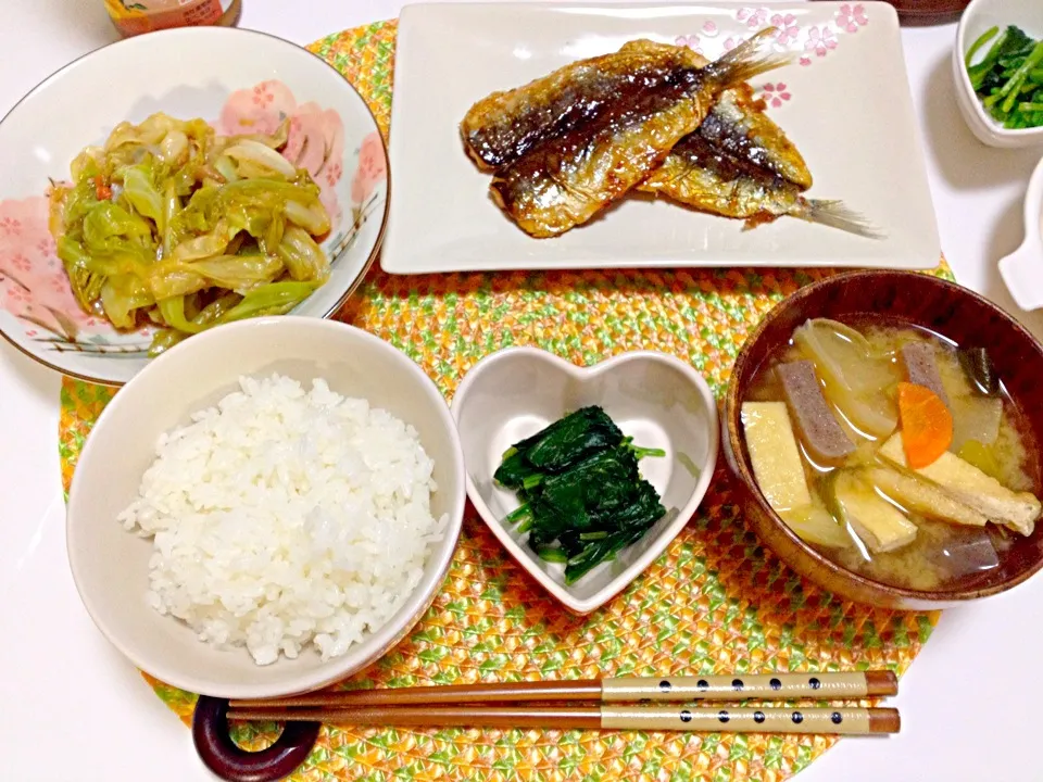 鰯の蒲焼き、キャベツのごま味噌炒め、ほうれん草のお浸し、お味噌汁♡|yuiさん