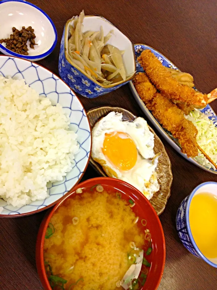 Snapdishの料理写真:大手食堂の日替わり定食。これで、６００円|ハルさん