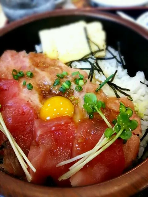 ＊マグロとネギトロ丼＊|ぶーさんさん