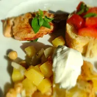 Frilled Chicken with Bruchetta and Mediterranean Salad|ozzy sparaさん