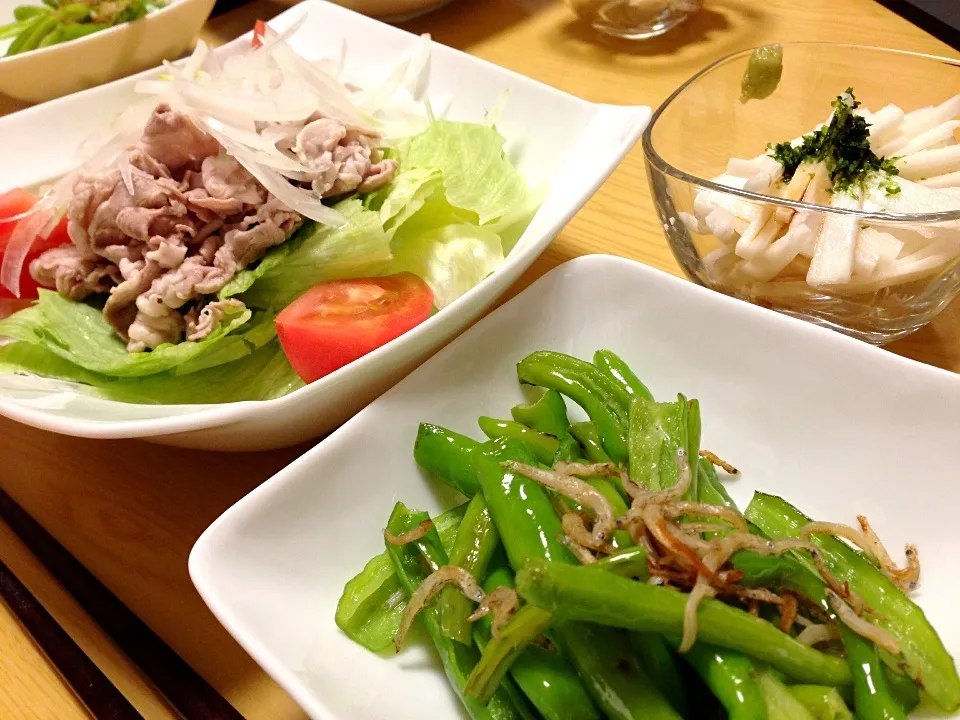 Snapdishの料理写真:豚冷しゃぶ、ししとうとじゃこの炒め物、長芋短冊。|liccaさん