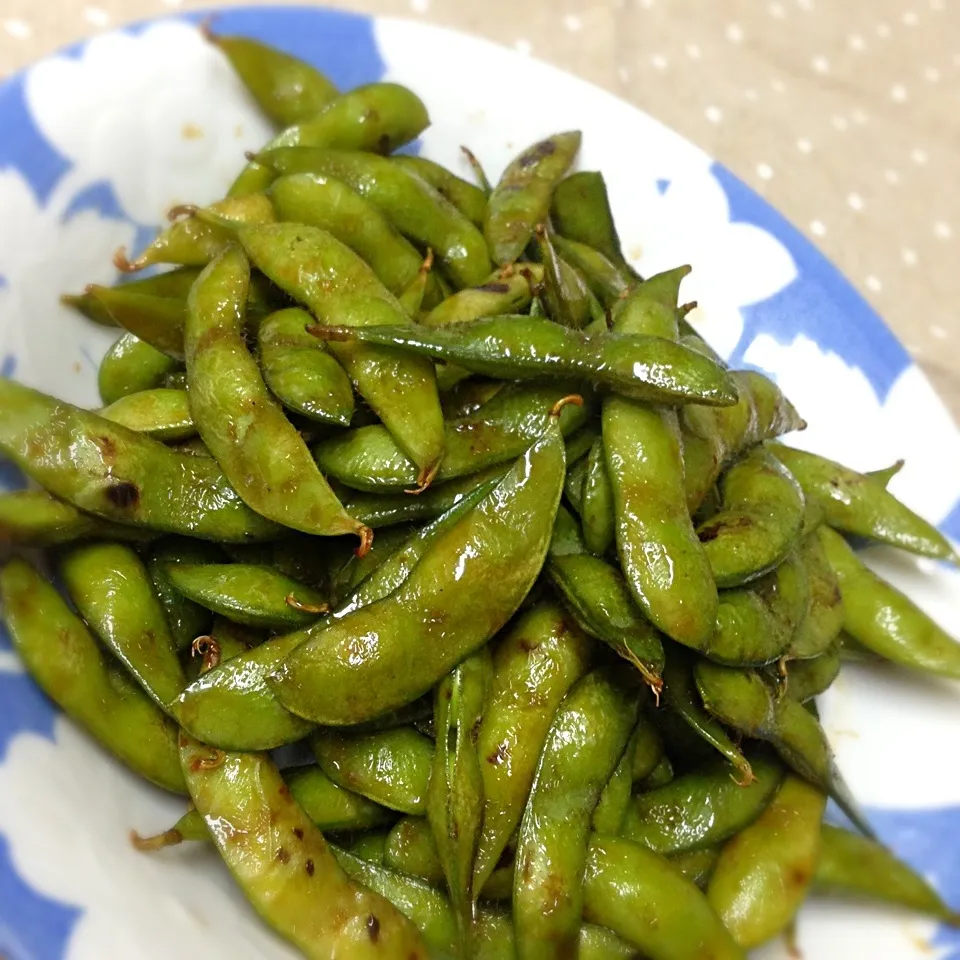 SAWAKIさんの指まで美味し~枝豆のオイスターソース焼き|ありかさん