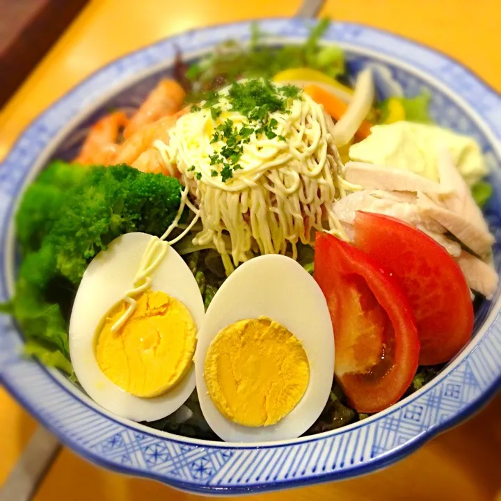 エビと蒸し鶏のサラダ|ドヒ キヨシさん