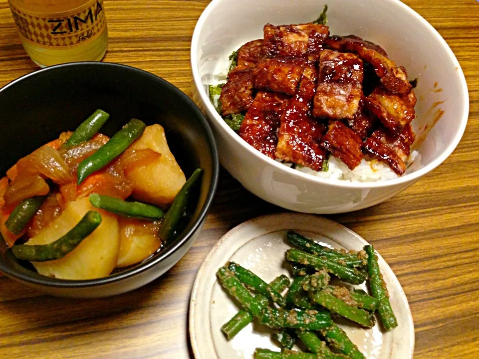 じゃがいもと人参の煮物とうな丼風ちくわの蒲焼き丼|ジョージさん