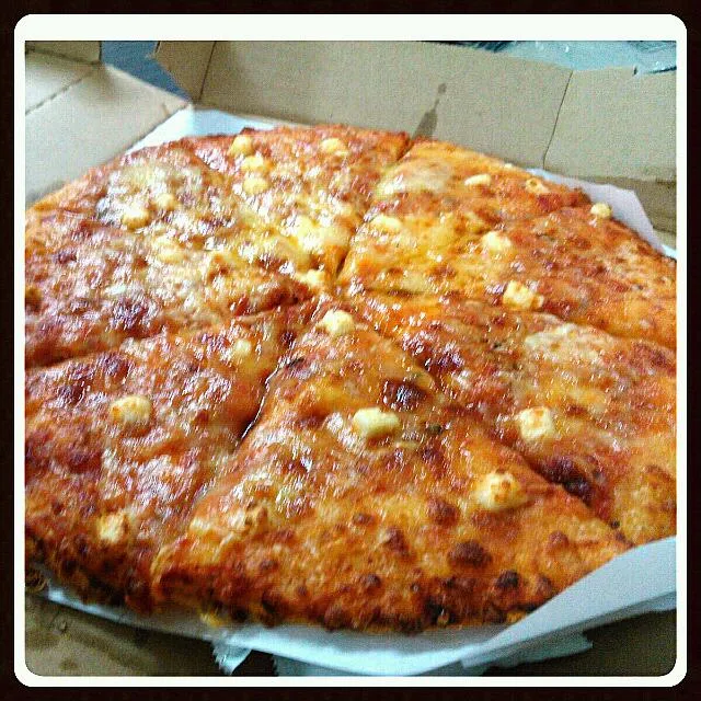 Snapdishの料理写真:4cheese pizza :-P|Michelle Ann Elazeguiさん