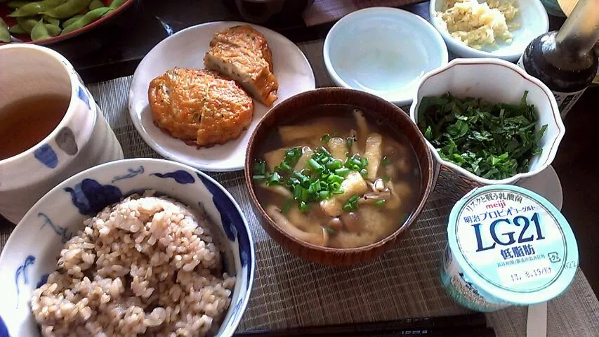 Snapdishの料理写真:さつま揚げ&えごまの葉入り納豆&シメジの味噌汁|まぐろさん