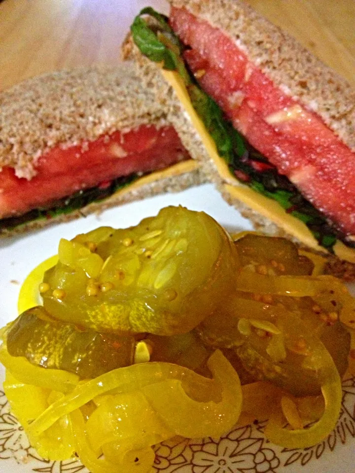 Tomato Sandwich and Homemade Pickles|http://melissasmenu.wordpress.com/さん