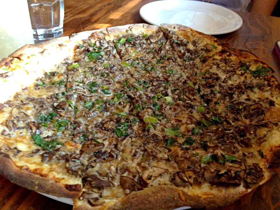 Shaved Mushroom Pizza|Janah Adickmanさん