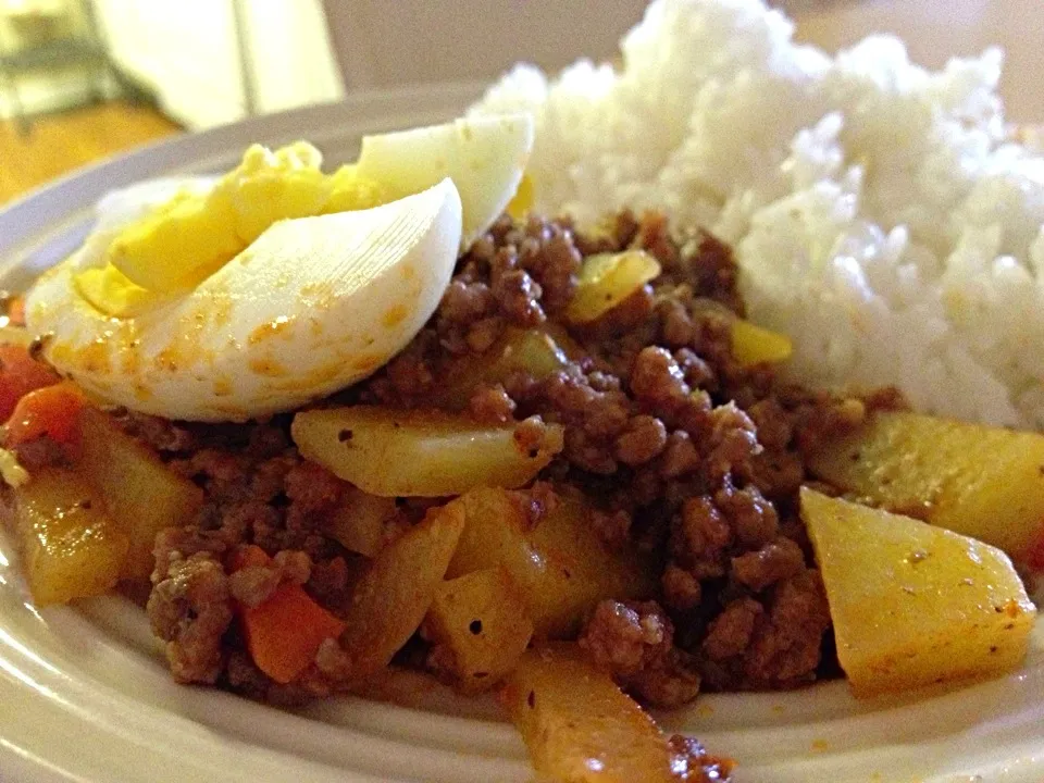 Snapdishの料理写真:Groundbeef with carrots and potatoes +egg|maryahさん