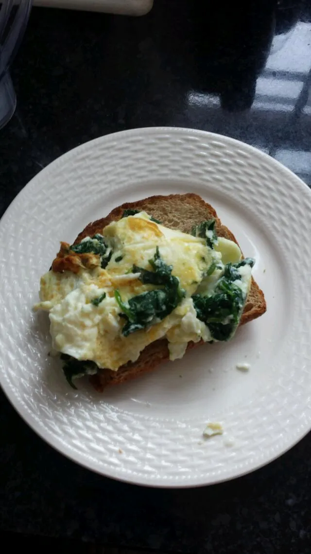 Snapdishの料理写真:Whole wheat toast with egg whites & spinach|Meghan Tracyさん