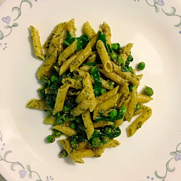 Pasta with pesto, peas and spinach|Martha P.さん