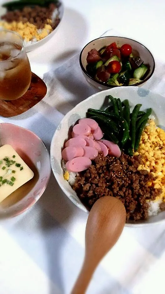 Snapdishの料理写真:4色丼|しのぶさん