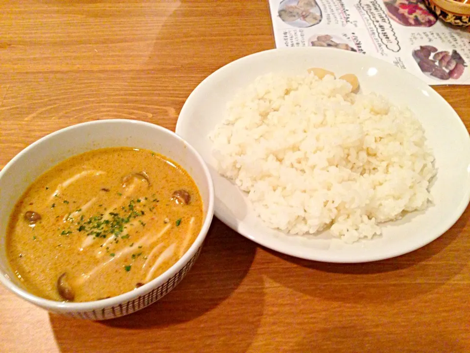 ひよこ豆とツナときのこのレッドカレー|カリー仙人さん