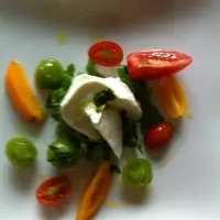 Mix cherry tomato with cheese salad|nickさん