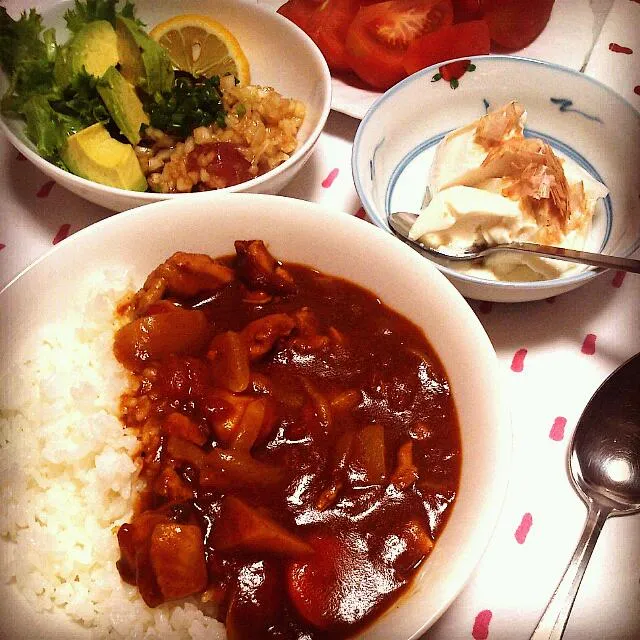 トマトチキンカレー、ポキと冷奴|かなっぺさん