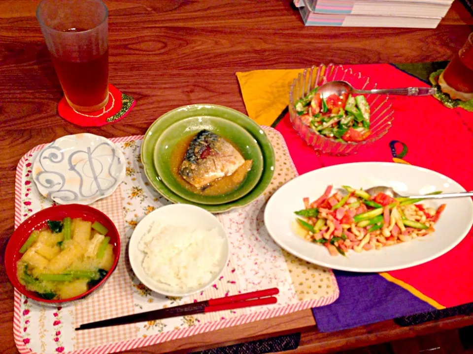 鯖の味噌煮、小松菜とあげのお味噌汁、オクラサラダ、アスパラベーコントマト炒め|ちびさん