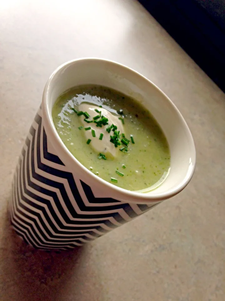 Broccoli, celeriac and bacon soup  with sour cream and chives|Chrisy Hillさん