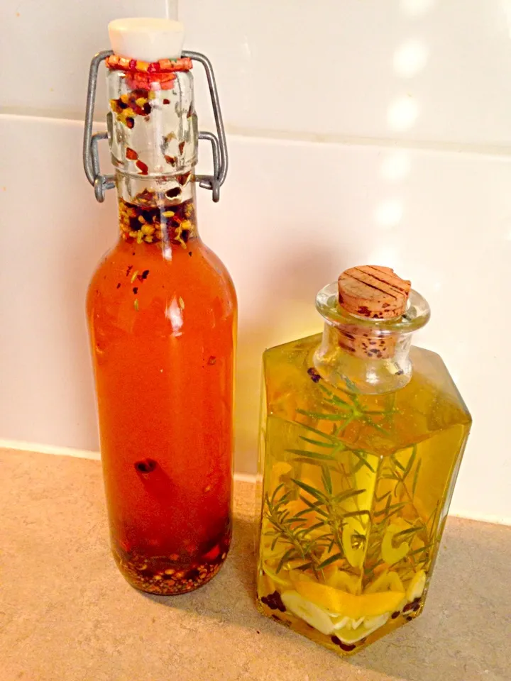 Infused oils, curry and spice. Garlic rosemary and lemon|Chrisy Hillさん