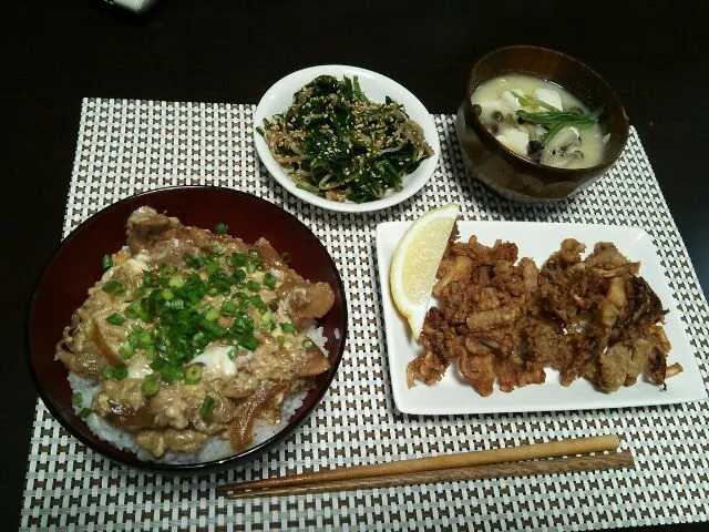 Snapdishの料理写真:親子丼☆ゴマ和え☆ゲソの唐揚げ|はなえさん