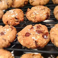 Browned butter oatmeal chocolate chip cookies|kristen hawleyさん