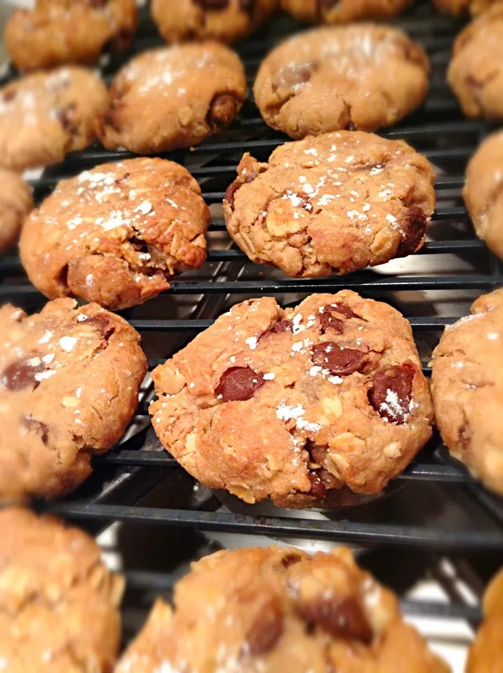 Browned butter oatmeal chocolate chip cookies|kristen hawleyさん