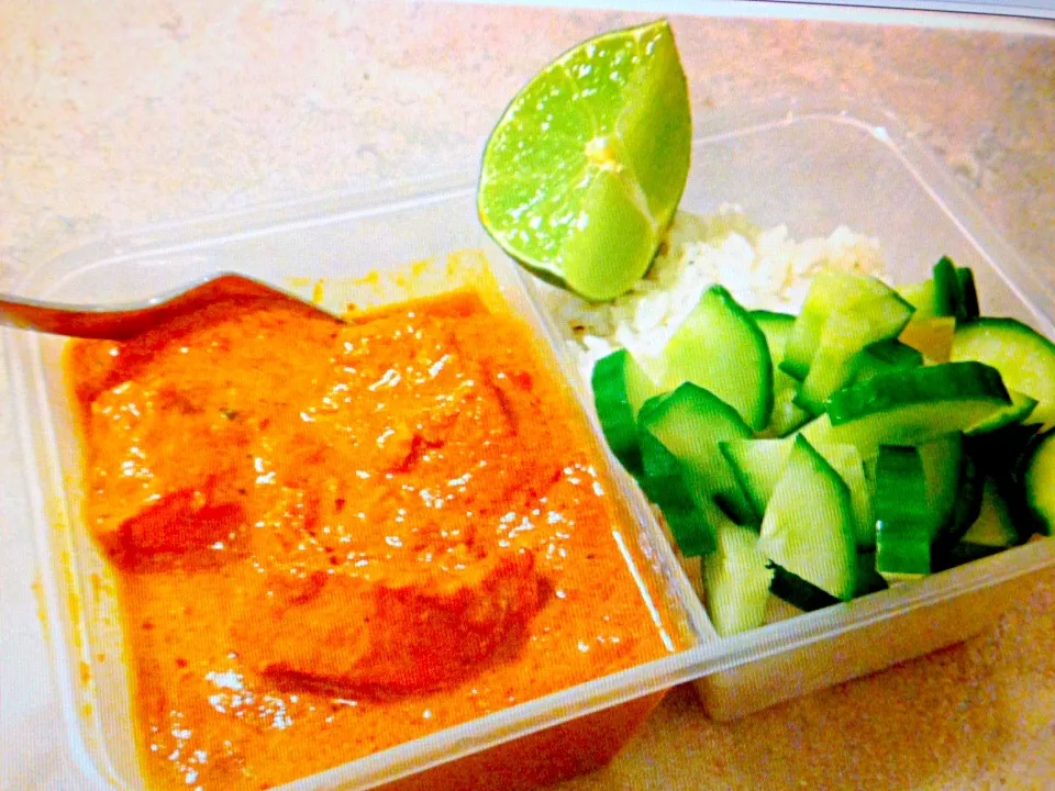 Butter chicken, coconut rice, cucumber and lime|Chrisy Hillさん