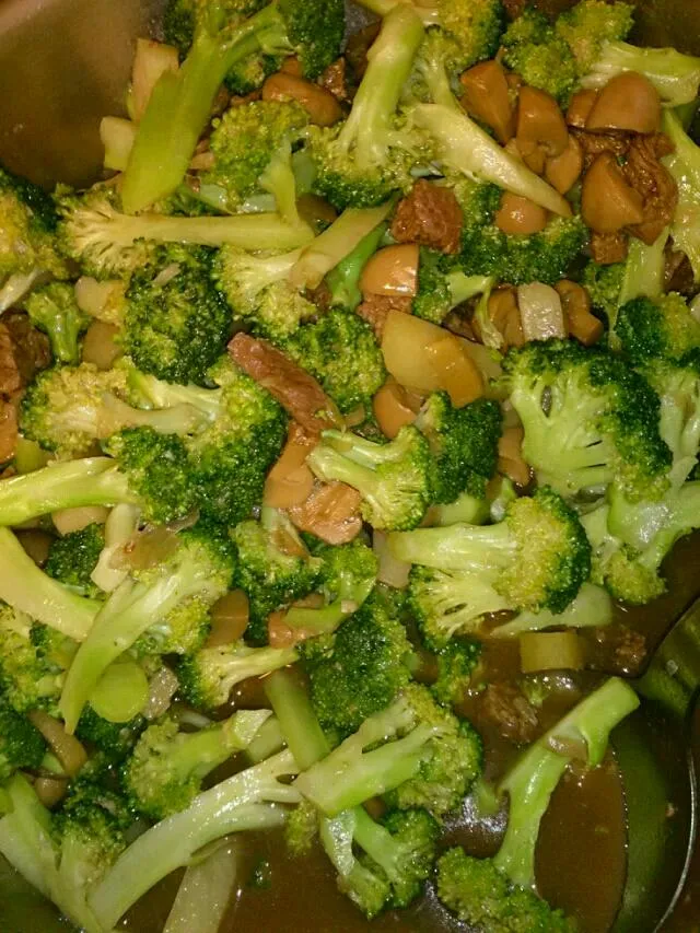 Snapdishの料理写真:beef mushroom with broccoli|denise cruzさん