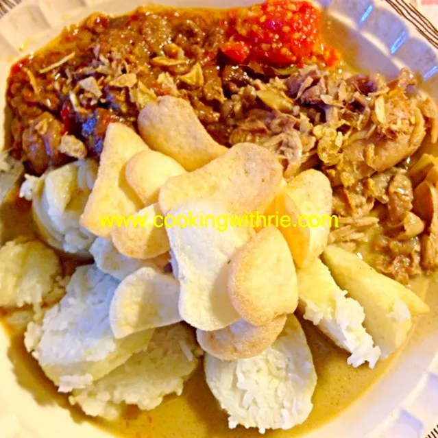 Idul Fitri Festive.. Opor Ayam, Sambal Goreng Cirebon, Lontong, Sambel, Krupuk|rie simsさん